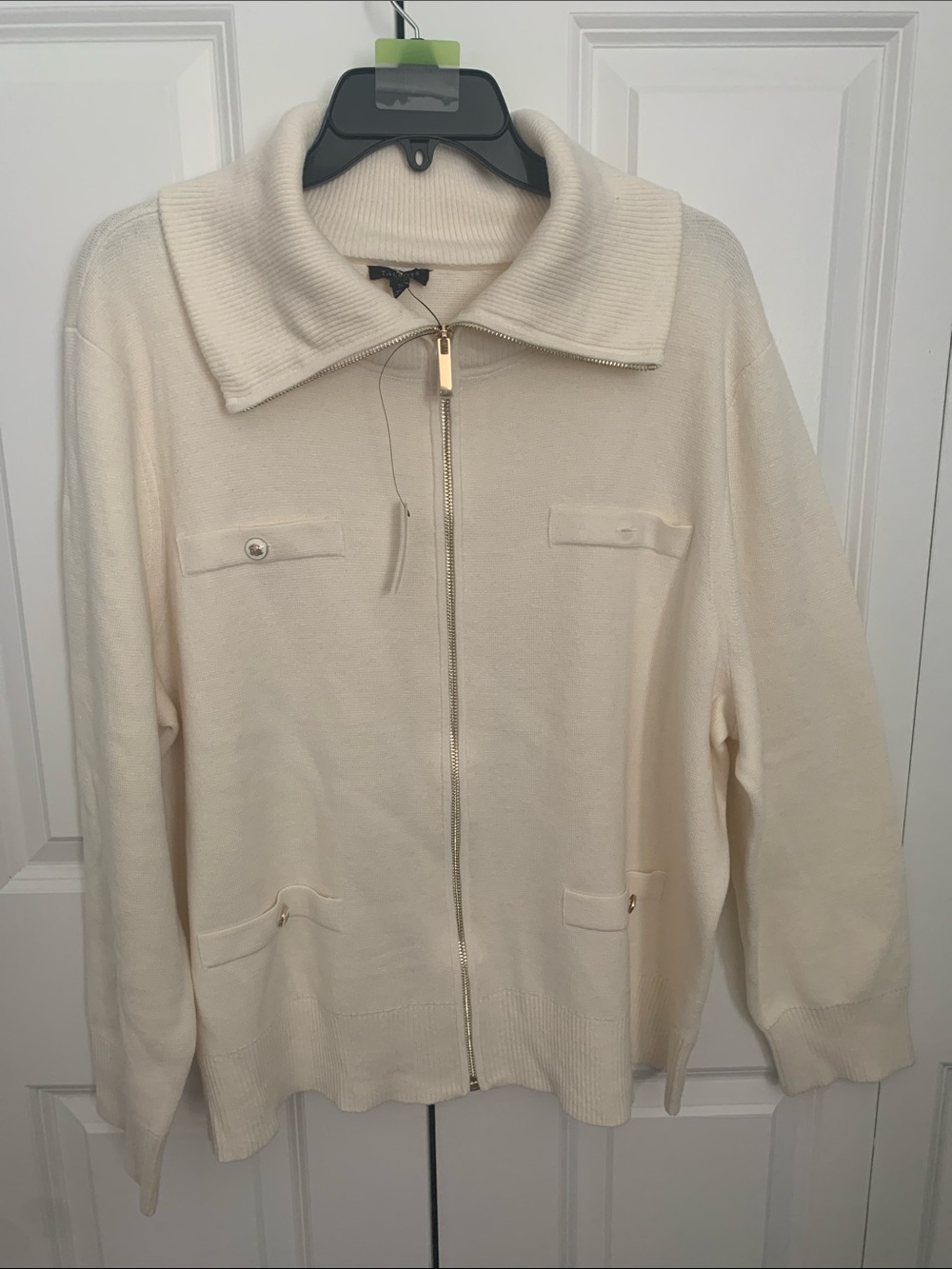 Talbots Cream Zip-Front Knit Jacket with Wide Collar and Pocket Details